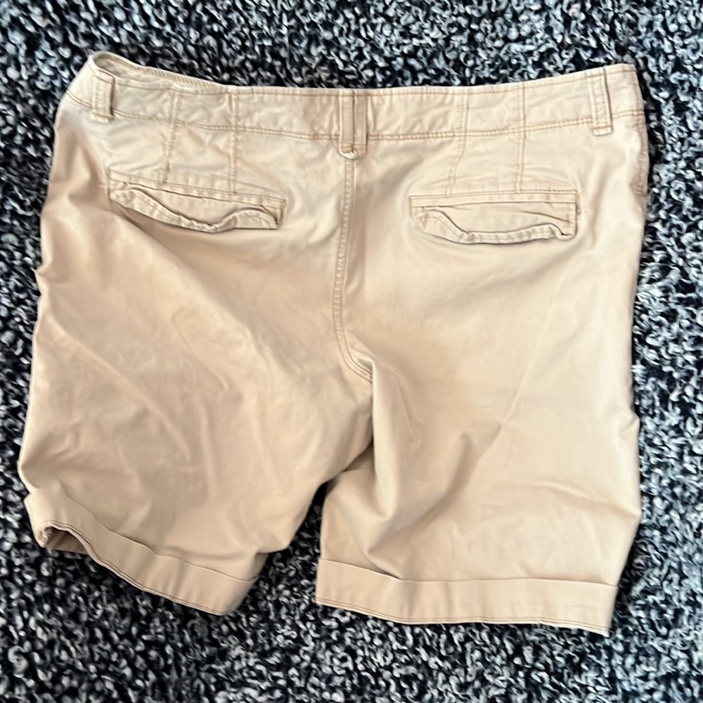Old Navy. Low Rise shorts. - Picture 5 of 5